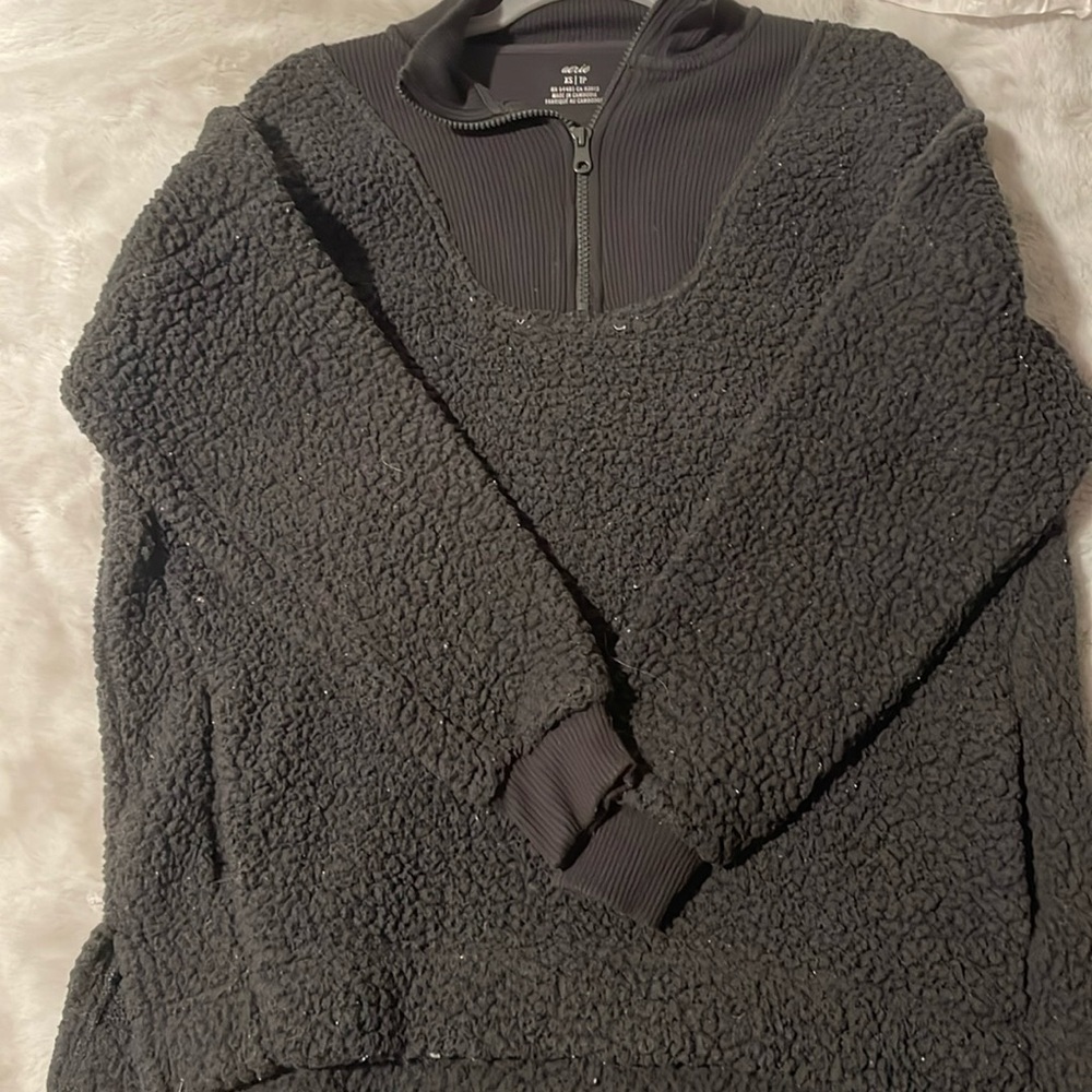 Aerie fuzzy Sherpa quarter zip